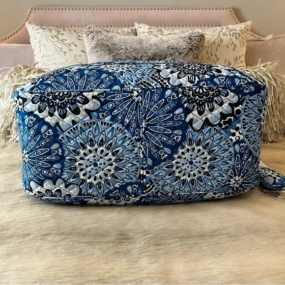 New VERA BRADLEY Blue Star Medallion Iconic Grand Large Weekender Bag Starburst - Picture 10 of 11